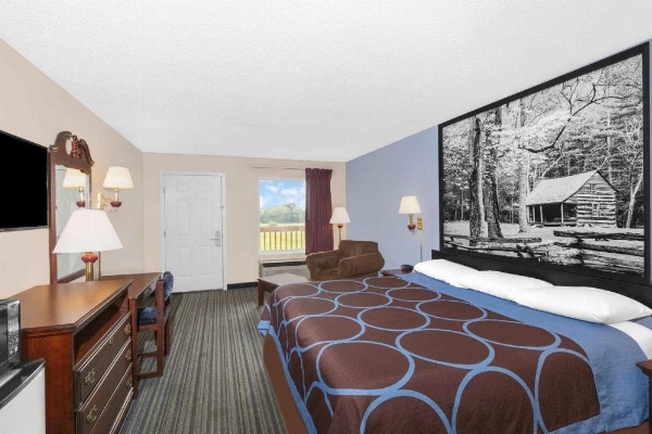 Super 8 by Wyndham Whiteville image 15