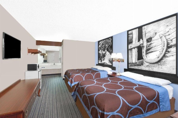 Super 8 by Wyndham Whiteville image 23