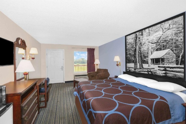Super 8 by Wyndham Whiteville image 24