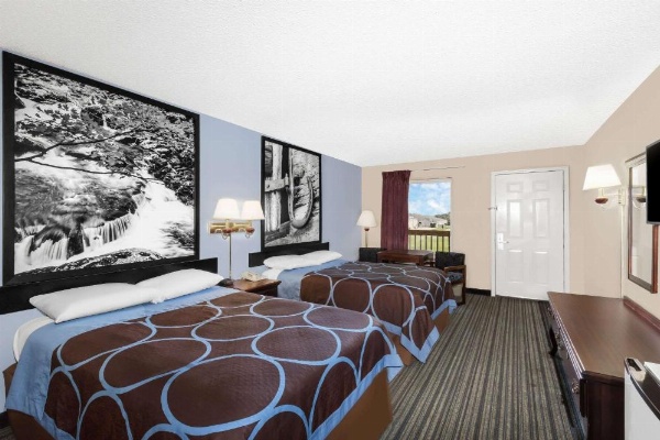 Super 8 by Wyndham Whiteville image 26