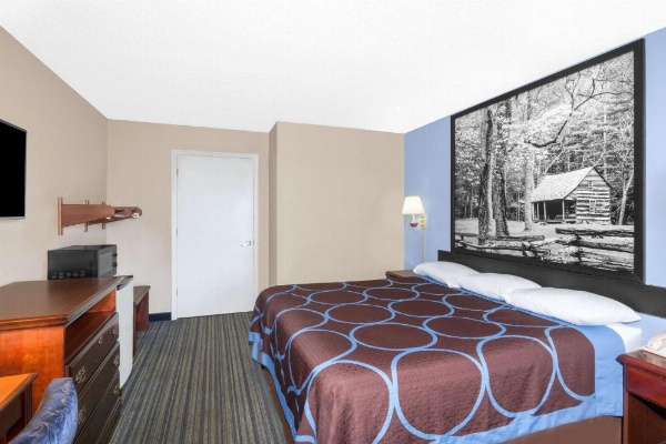 Super 8 by Wyndham Whiteville image 28